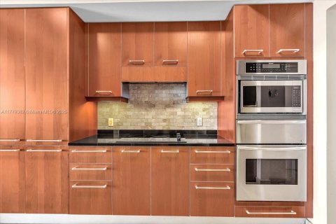 Condo in Hollywood, Florida, 3 bedrooms  № 1698151 - photo 18