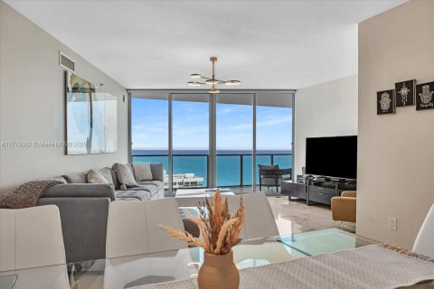 Condo in Hollywood, Florida, 3 bedrooms  № 1698151 - photo 13