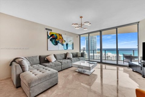 Condo in Hollywood, Florida, 3 bedrooms  № 1698151 - photo 11