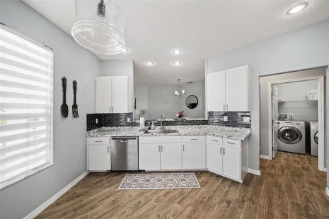 Casa en venta en Zephyrhills, Florida, 3 dormitorios, 139.91 m2 № 2388318 - foto 11