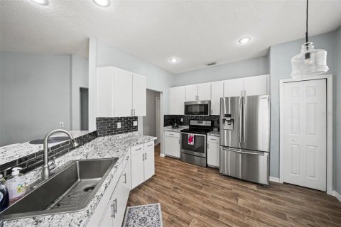 Casa en venta en Zephyrhills, Florida, 3 dormitorios, 139.91 m2 № 2388318 - foto 14