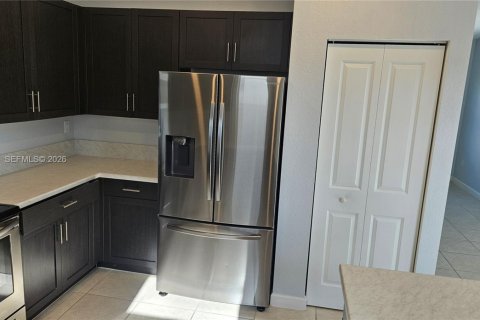 Casa en venta en Homestead, Florida, 5 dormitorios, 269.88 m2 № 1997479 - foto 11