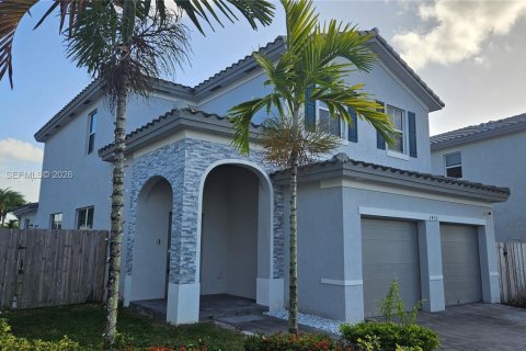 Casa en venta en Homestead, Florida, 5 dormitorios, 269.88 m2 № 1997479 - foto 2