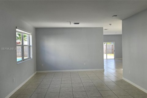 Casa en venta en Homestead, Florida, 5 dormitorios, 269.88 m2 № 1997479 - foto 7