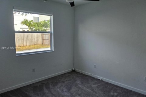 Casa en venta en Homestead, Florida, 5 dormitorios, 269.88 m2 № 1997479 - foto 13