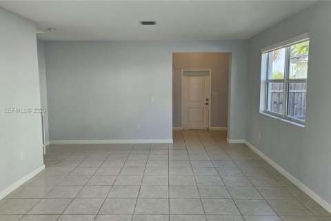 Casa en venta en Homestead, Florida, 5 dormitorios, 269.88 m2 № 1997479 - foto 5