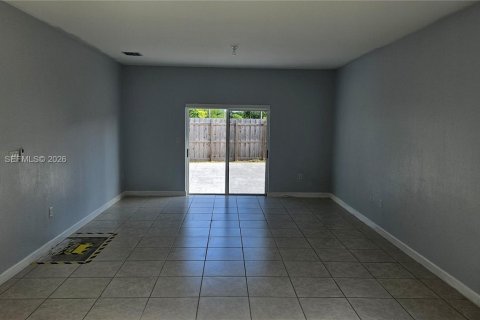 Casa en venta en Homestead, Florida, 5 dormitorios, 269.88 m2 № 1997479 - foto 12
