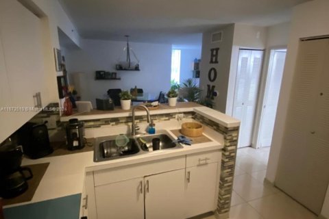 Купить кондоминиум в Дорал, Флорида 1 спальня, 69.03м2, № 1930672 - фото 2