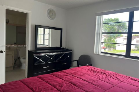 Condo in Miami, Florida, 3 bedrooms  № 1798806 - photo 5