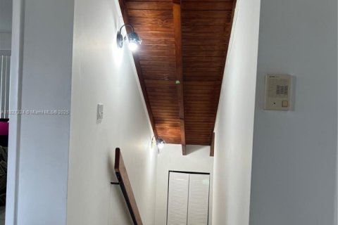 Condo in Miami, Florida, 3 bedrooms  № 1798806 - photo 2