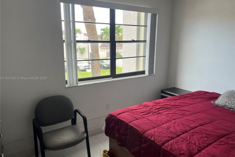 Condo in Miami, Florida, 3 bedrooms  № 1798806 - photo 15