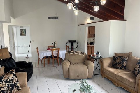 Condo in Miami, Florida, 3 bedrooms  № 1798806 - photo 7