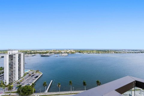 Copropriété à vendre à West Palm Beach, Floride: 4 chambres, 412.11 m2 № 2190891 - photo 2