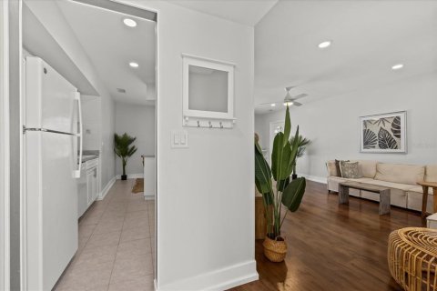 House in Tampa, Florida 3 bedrooms, 117.06 sq.m. № 1572640 - photo 6