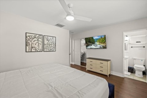House in Tampa, Florida 3 bedrooms, 117.06 sq.m. № 1572640 - photo 17
