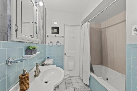 House in Tampa, Florida 3 bedrooms, 117.06 sq.m. № 1572640 - photo 22