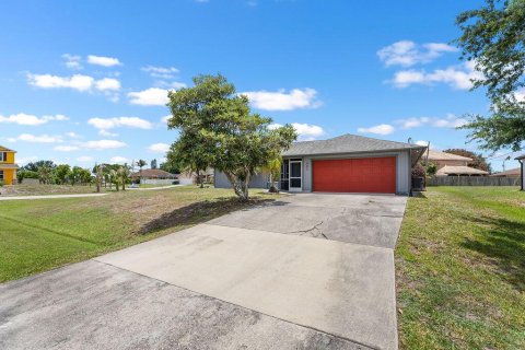 Casa en Port St. Lucie, Florida 3 dormitorios, 146.6 m2 № 2078688