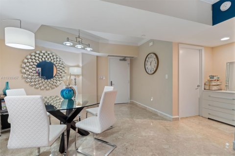 Copropriété à vendre à Aventura, Floride: 2 chambres, 122.63 m2 № 1989739 - photo 3