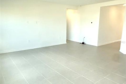 Casa en alquiler en Groveland, Florida, 4 dormitorios, 172.8 m2 № 1903234 - foto 14