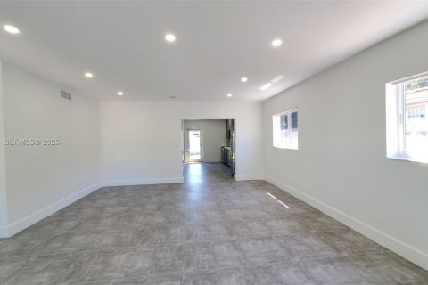 Снять в аренду виллу или дом в Майами, Флорида 3 спальни, 138.42м2, № 2005529 - фото 9