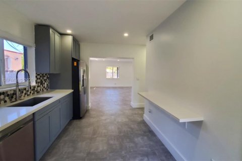 Снять в аренду виллу или дом в Майами, Флорида 3 спальни, 138.42м2, № 2005529 - фото 13