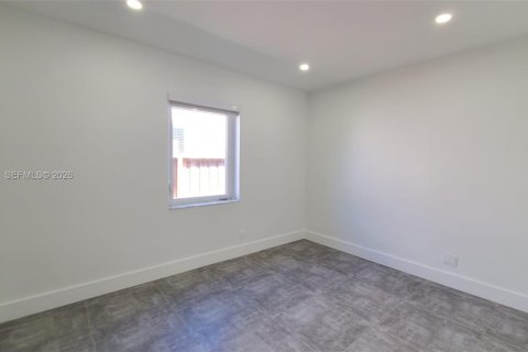 Снять в аренду виллу или дом в Майами, Флорида 3 спальни, 138.42м2, № 2005529 - фото 30