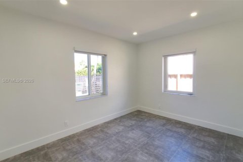 Снять в аренду виллу или дом в Майами, Флорида 3 спальни, 138.42м2, № 2005529 - фото 28