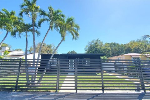 Снять в аренду виллу или дом в Майами, Флорида 3 спальни, 138.42м2, № 2005529 - фото 4