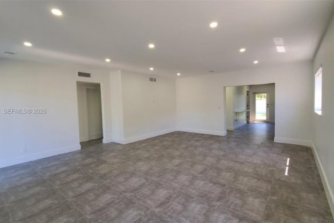 Снять в аренду виллу или дом в Майами, Флорида 3 спальни, 138.42м2, № 2005529 - фото 7