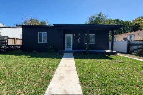 Дом в Майами, Флорида 3 спальни, 138.42м2 № 2005529