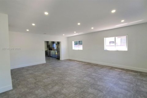 Снять в аренду виллу или дом в Майами, Флорида 3 спальни, 138.42м2, № 2005529 - фото 5