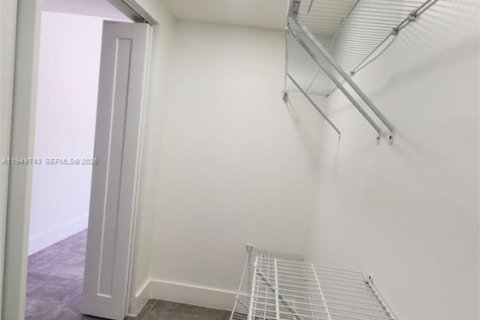 Снять в аренду виллу или дом в Майами, Флорида 3 спальни, 138.42м2, № 2005529 - фото 22