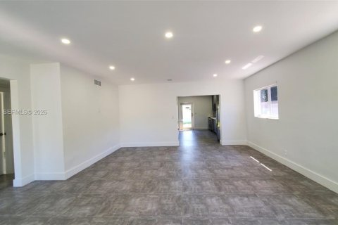 Снять в аренду виллу или дом в Майами, Флорида 3 спальни, 138.42м2, № 2005529 - фото 8