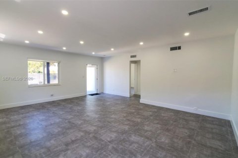 Снять в аренду виллу или дом в Майами, Флорида 3 спальни, 138.42м2, № 2005529 - фото 10