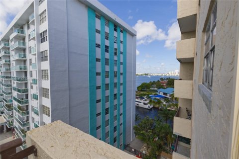 Condominio en venta en North Miami Beach, Florida, 1 dormitorio, 73.58 m2 № 2081844 - foto 13