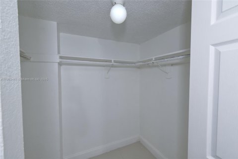 Condominio en venta en North Miami Beach, Florida, 1 dormitorio, 73.58 m2 № 2081844 - foto 21