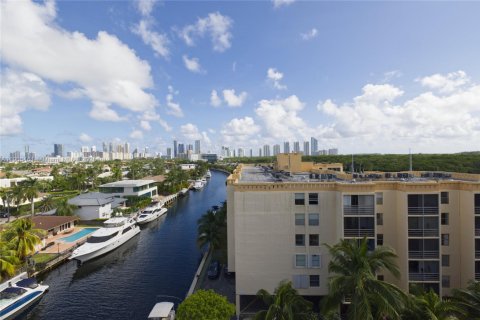 Condominio en venta en North Miami Beach, Florida, 1 dormitorio, 73.58 m2 № 2081844 - foto 24
