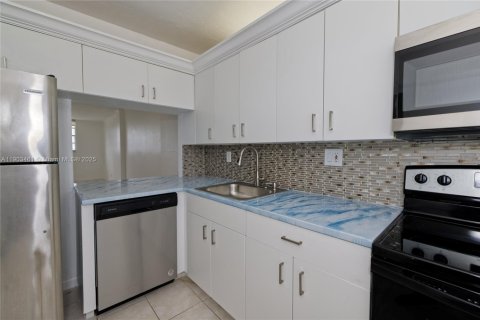 Condominio en venta en North Miami Beach, Florida, 1 dormitorio, 73.58 m2 № 2081844 - foto 4