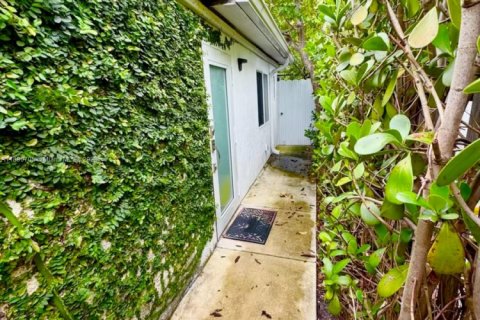 Commercial property in Miami, Florida 1 bedroom, 156.45 sq.m. № 1943463 - photo 14
