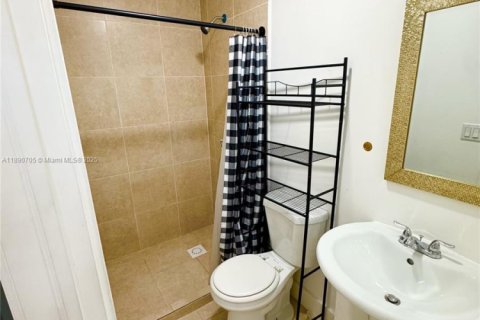 Commercial property in Miami, Florida 1 bedroom, 156.45 sq.m. № 1943463 - photo 9
