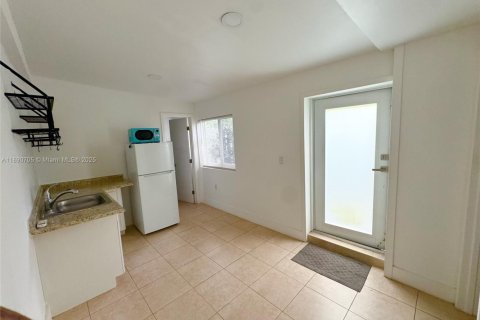 Commercial property in Miami, Florida 1 bedroom, 156.45 sq.m. № 1943463 - photo 3