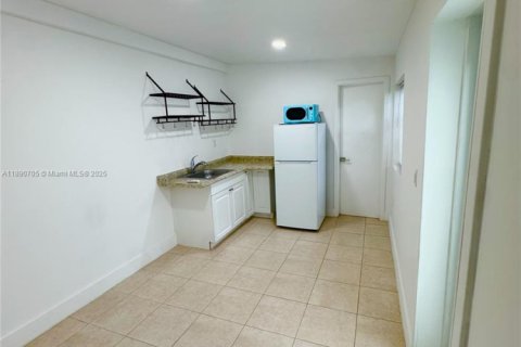 Commercial property in Miami, Florida 1 bedroom, 156.45 sq.m. № 1943463 - photo 13