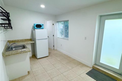 Commercial property in Miami, Florida 1 bedroom, 156.45 sq.m. № 1943463 - photo 7
