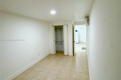 Commercial property in Miami, Florida 1 bedroom, 156.45 sq.m. № 1943463 - photo 11
