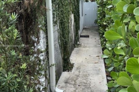 Commercial property in Miami, Florida 1 bedroom, 156.45 sq.m. № 1943463 - photo 15
