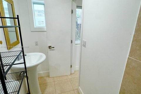Commercial property in Miami, Florida 1 bedroom, 156.45 sq.m. № 1943463 - photo 8