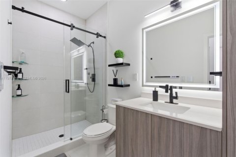 House in Miami, Florida 4 bedrooms, 224.08 sq.m. № 2042322 - photo 22