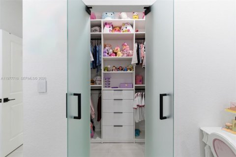 House in Miami, Florida 4 bedrooms, 224.08 sq.m. № 2042322 - photo 28