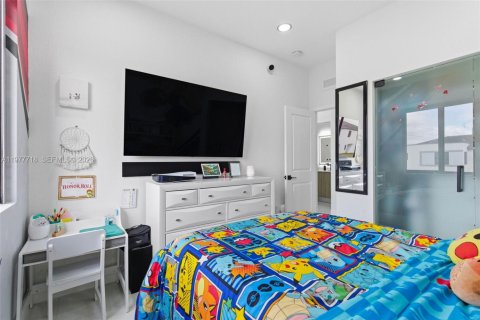 House in Miami, Florida 4 bedrooms, 224.08 sq.m. № 2042322 - photo 21