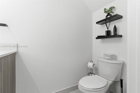 House in Miami, Florida 4 bedrooms, 224.08 sq.m. № 2042322 - photo 17